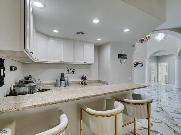 Building Photo - 2101 Diamond Bar Dr