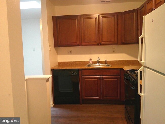 Building Photo - 308 Diamond Dr