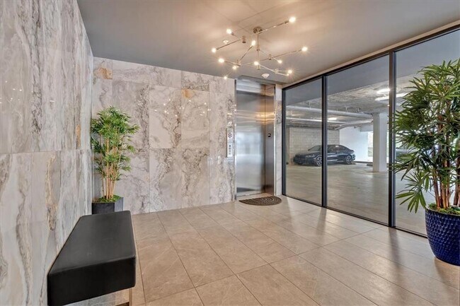 Building Photo - 6890 Peachtree Dunwoody Rd