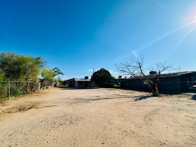 Primary Photo - House with Gigantic Yard/Land! Spacious La...