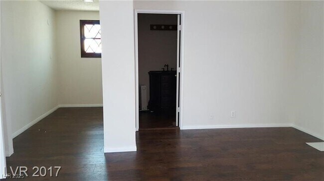 Building Photo - 4425 Sunflower Ave