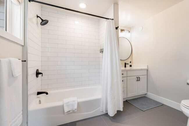 Building Photo - 6404 47th Ave SW