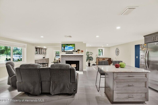 Building Photo - 18321 Edgewood Dr