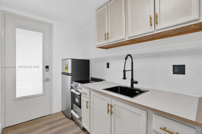 Building Photo - 10240 Collins Ave