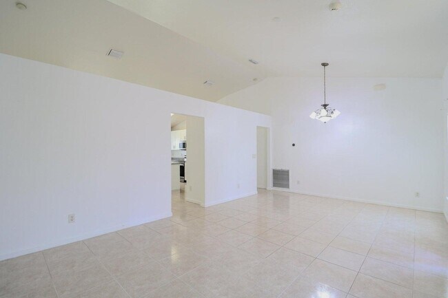 Building Photo - 3631 SW Kasin St