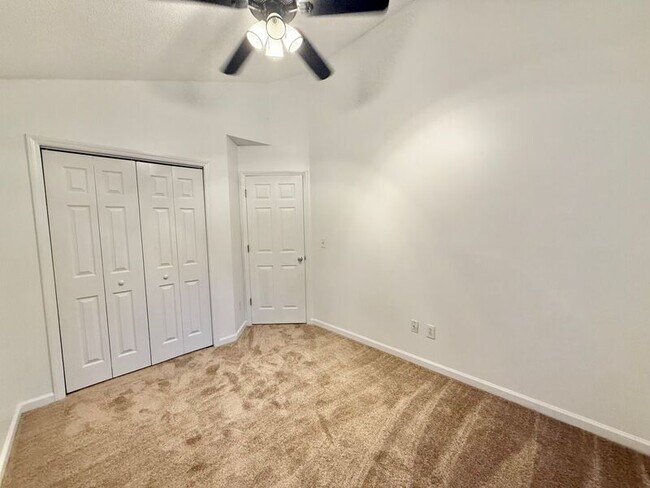 Building Photo - 1348 Beacon Village Dr