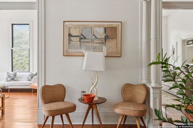 Building Photo - HISTORIC CHARM IN KING WILLIAM