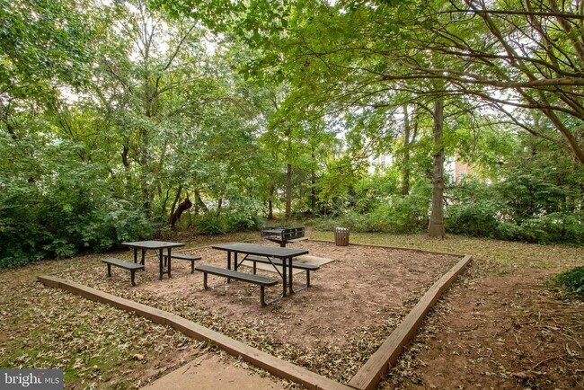 Building Photo - 9260 Niki Pl