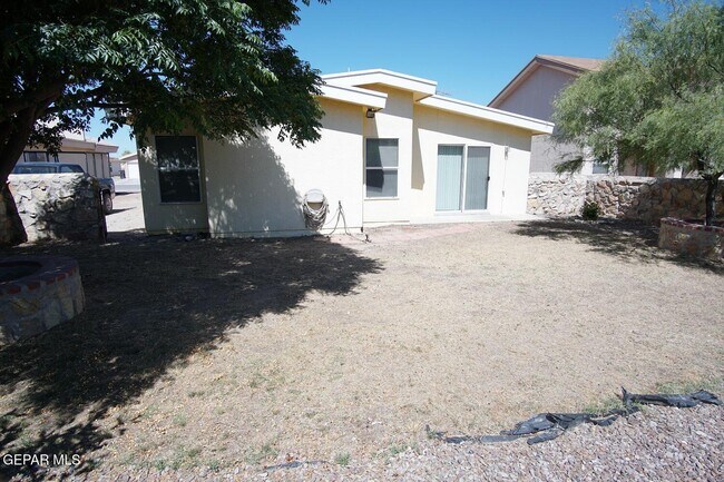 Building Photo - 807 Jaime St