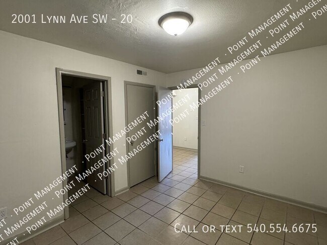 Building Photo - 2001 Lynn Ave SW