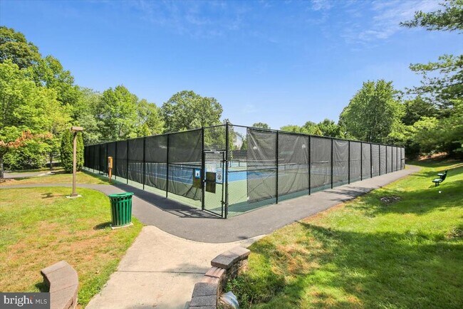 Building Photo - 5834 Waterdale Ct