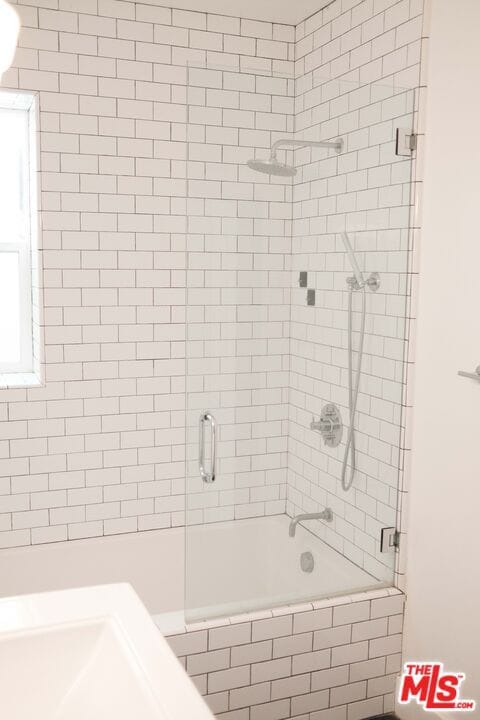 Building Photo - 466 1/2 N Gardner St