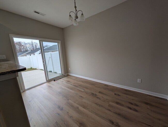 Building Photo - Spacious Townhome in Kingstree!