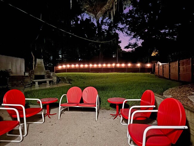 Building Photo - 1647 Lake Ella Dr