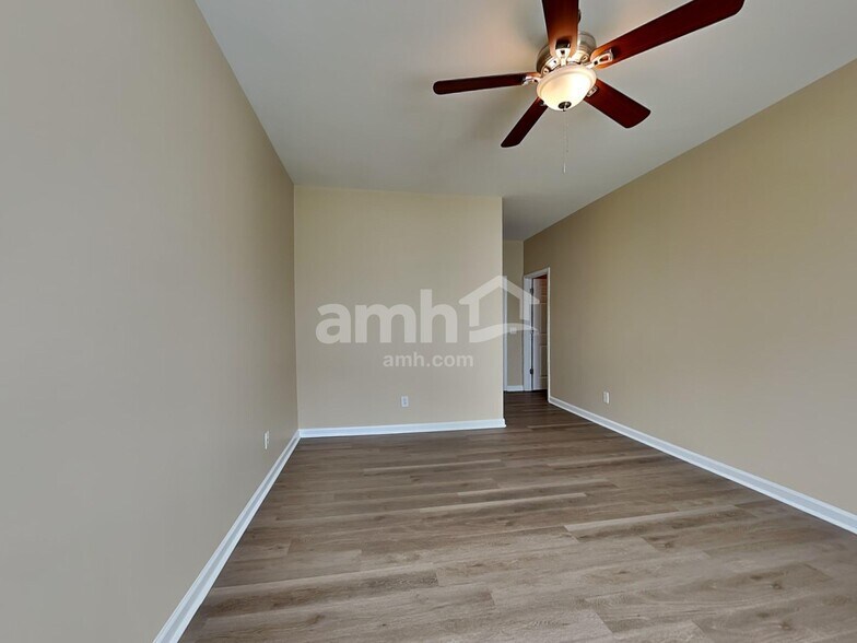 Building Photo - 186 Willow Point Cir