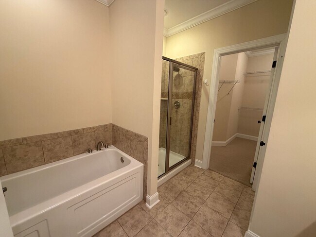 Building Photo - 501 Reserve Ln