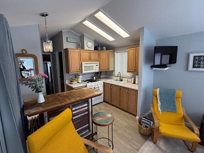 Building Photo - Charming Bungalow by the Beach in Leucadia!