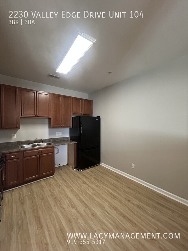 Building Photo - 2230 Valley Edge Dr