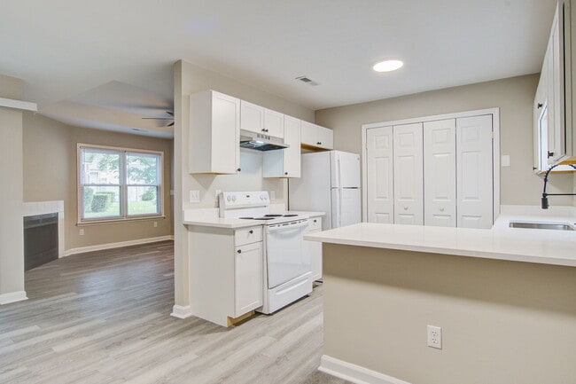Building Photo - 9621 N Cardinal Dr
