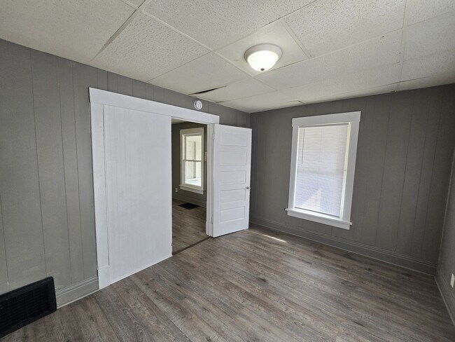 Building Photo - 211 Manson St