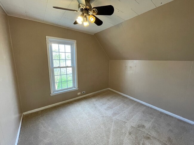 Building Photo - 4 Bedroom House with Fenced in Yard!