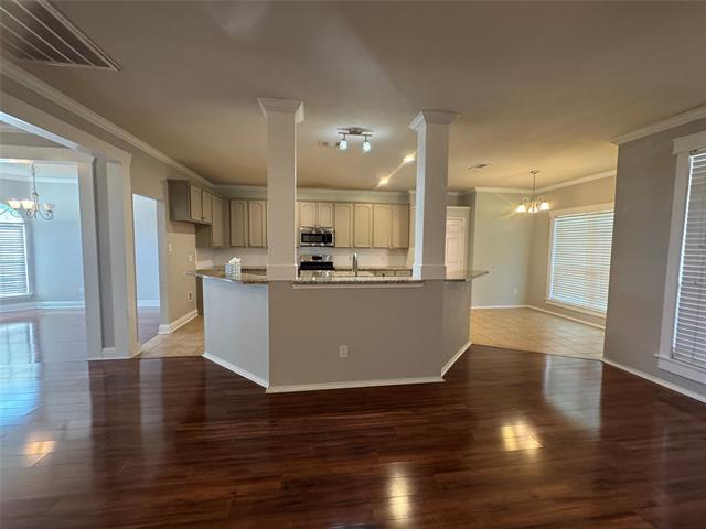 Building Photo - 6227 Meadowcrest Ln