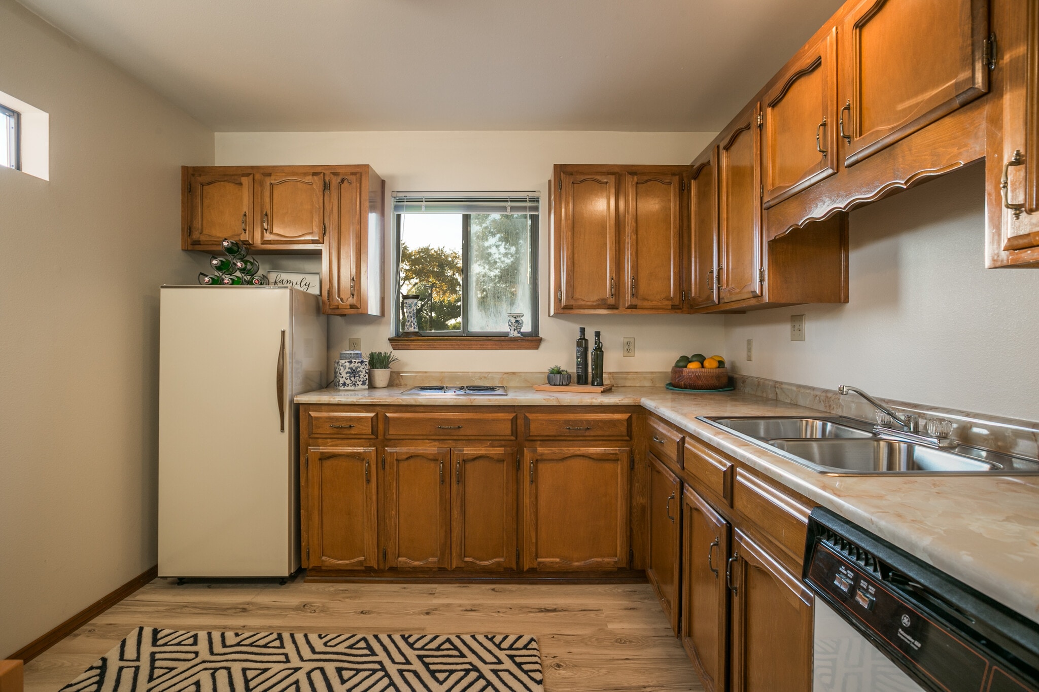 Kitchen with sunset views - 2715 Sheridan St NW