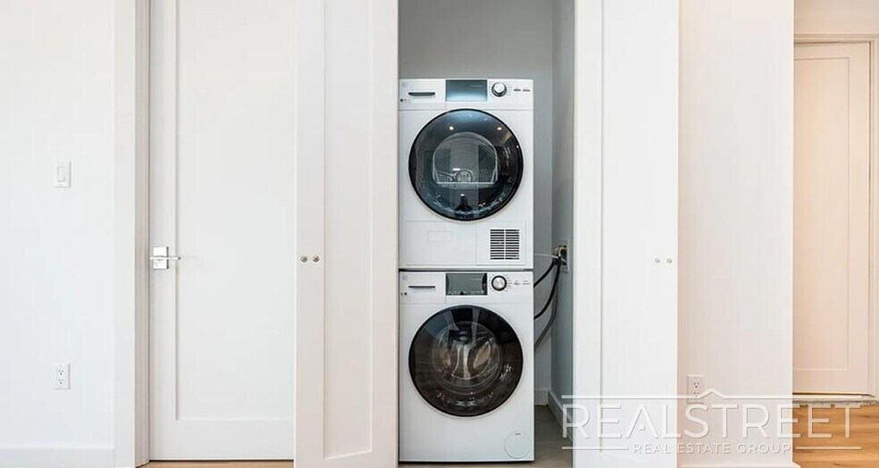 Building Photo - New Luxury Development in Prime Vinegar Hill