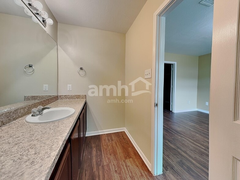 Building Photo - 22270 Queenbury Hills Dr