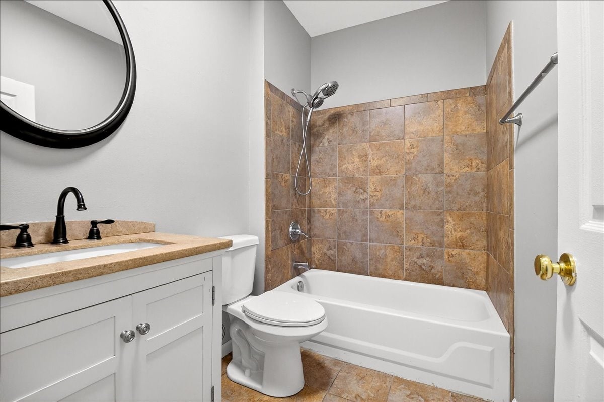 Building Photo - 2352 S 10th St