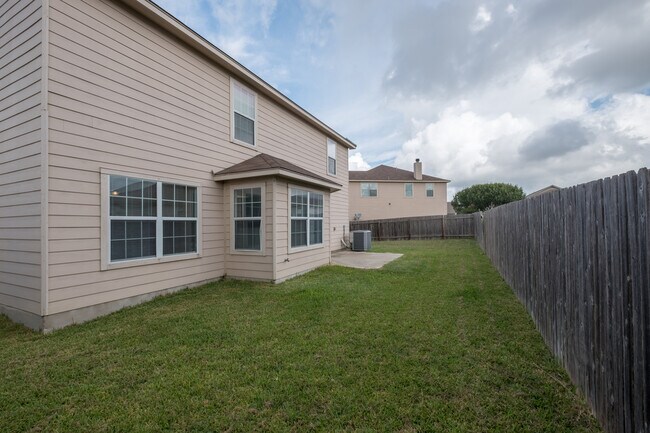 Building Photo - Spacious 4-Bedroom Home in Prime Round Roc...