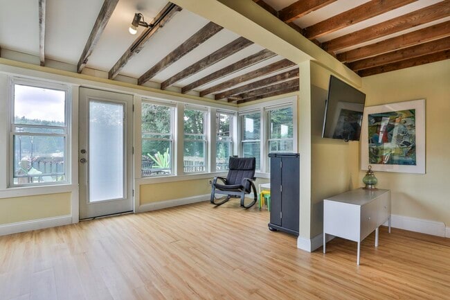 Building Photo - 64A Holiday Ln