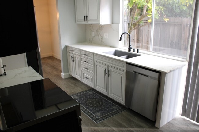 Building Photo - Beautiful 3 Bed, 2 Bath Single Story in Great Livermore Location