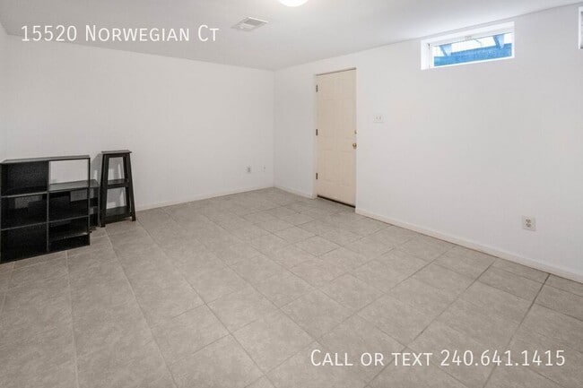 Building Photo - 15520 Norwegian Ct