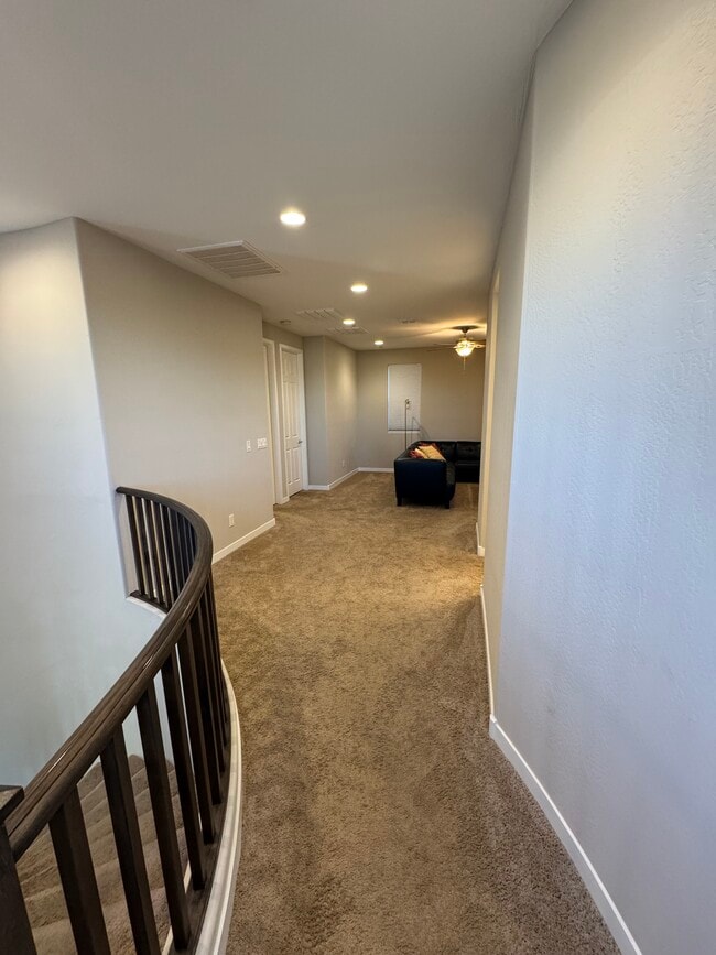 Building Photo - 1714 W Jeanine Dr