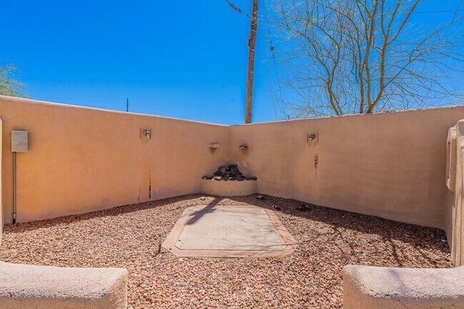 Building Photo - Centrally Located 4-Bed, 2-Bath Tucson Rental – Near U of A