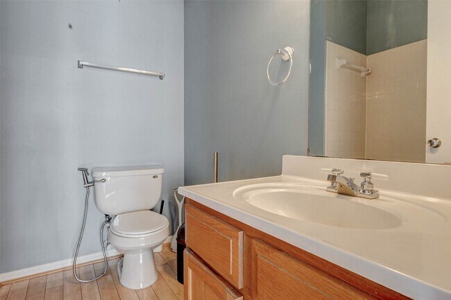 Building Photo - 3800 Tanglewilde St