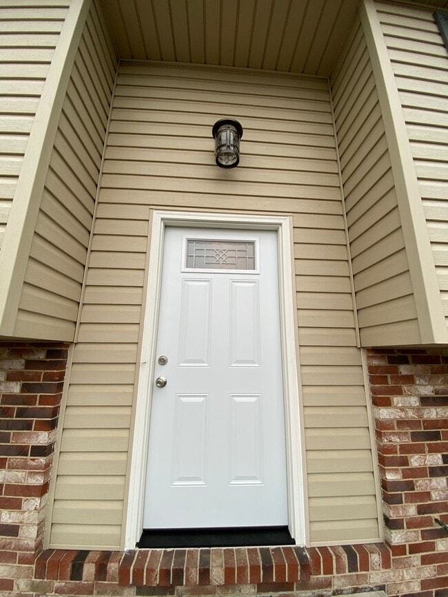 Building Photo - Modern 3-Bed, 2-Bath Home with New Kitchen & Upgrades