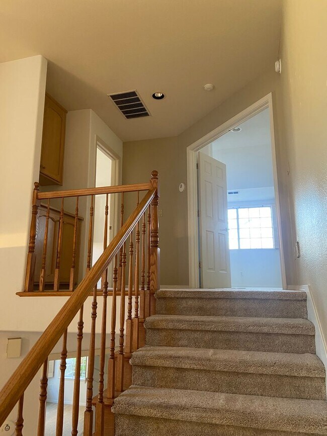 Building Photo - American River Canyon Folsom - 3 Bdrm, 3 Bath in gated community