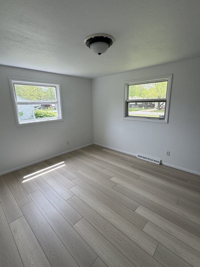 Building Photo - 4054 Buesching Dr
