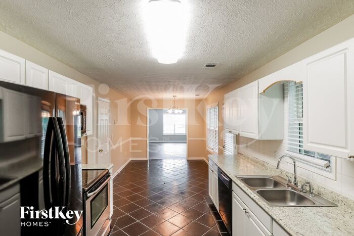 Building Photo - 121 Lake Valley Dr SW