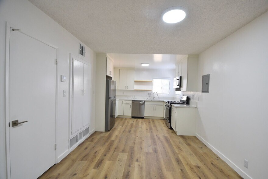 Building Photo - 10855 Morrison St