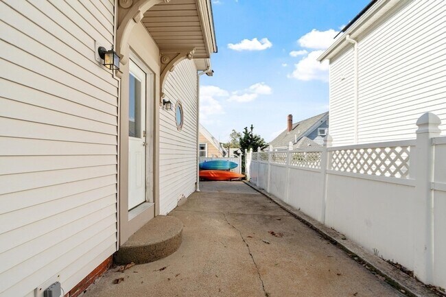 Building Photo - 8 Brightside Ave