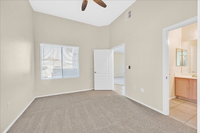 Building Photo - Gorgeous 2 Story Condo in Henderson with S...
