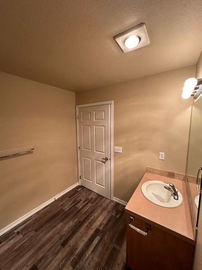 Building Photo - PROMENADE LOOP CONDO (RPM#154)