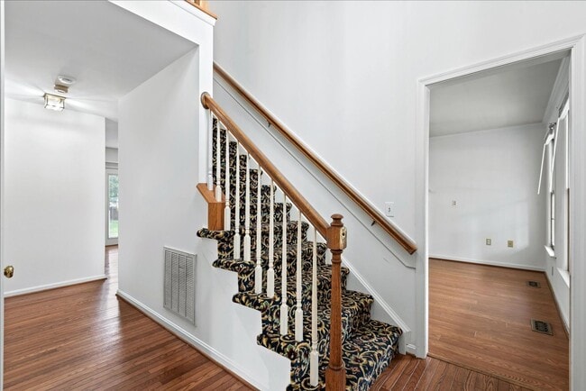 Building Photo - SHORT-TERM RENTAL