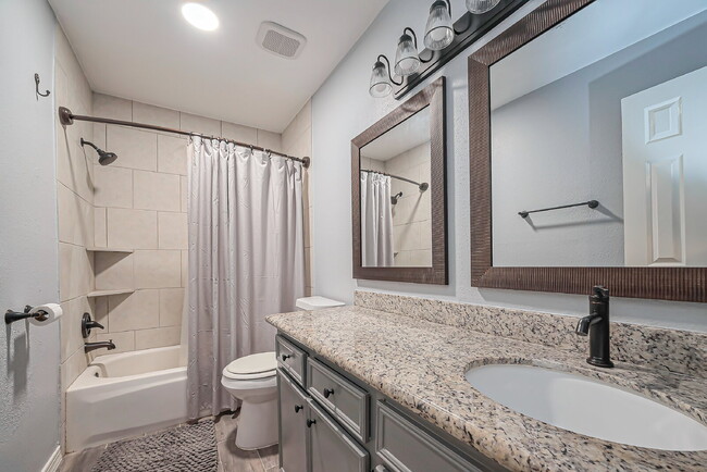 Building Photo - "NEWLY REMODELED 2-Bed Townhouse with 2.5 ...