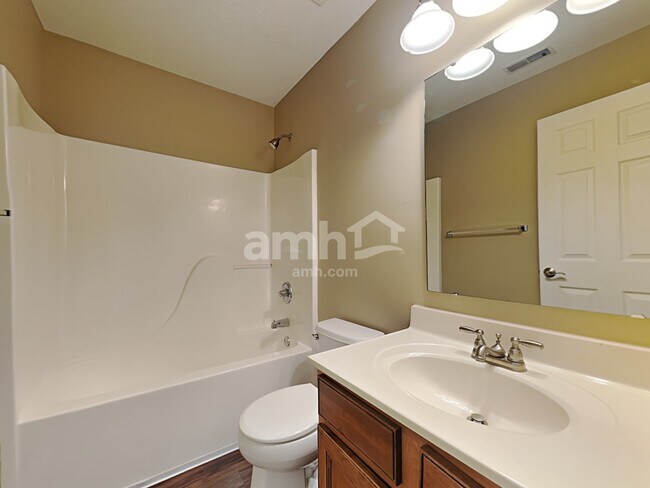 Building Photo - 6580 Riverview Ave