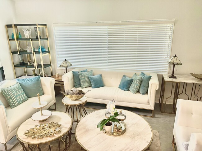 Building Photo - 7236 Oakdale Ave