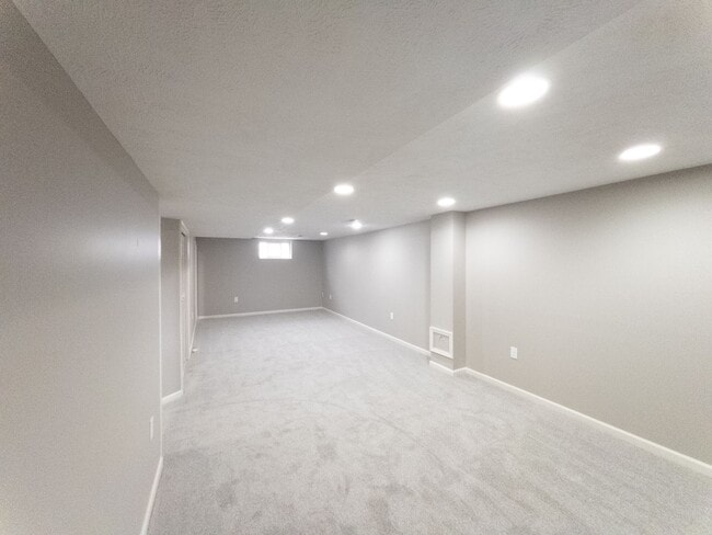 Building Photo - 5039 Miami St